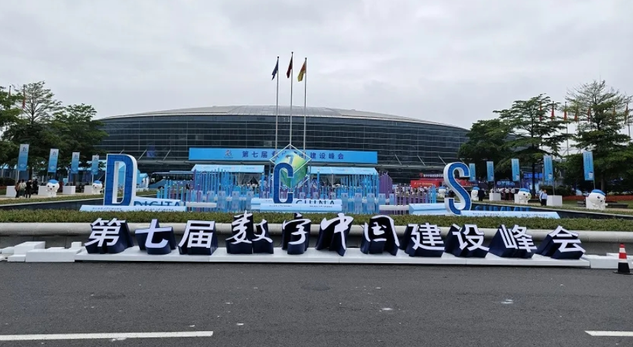 Drone view of the villa and its natural surroundings 